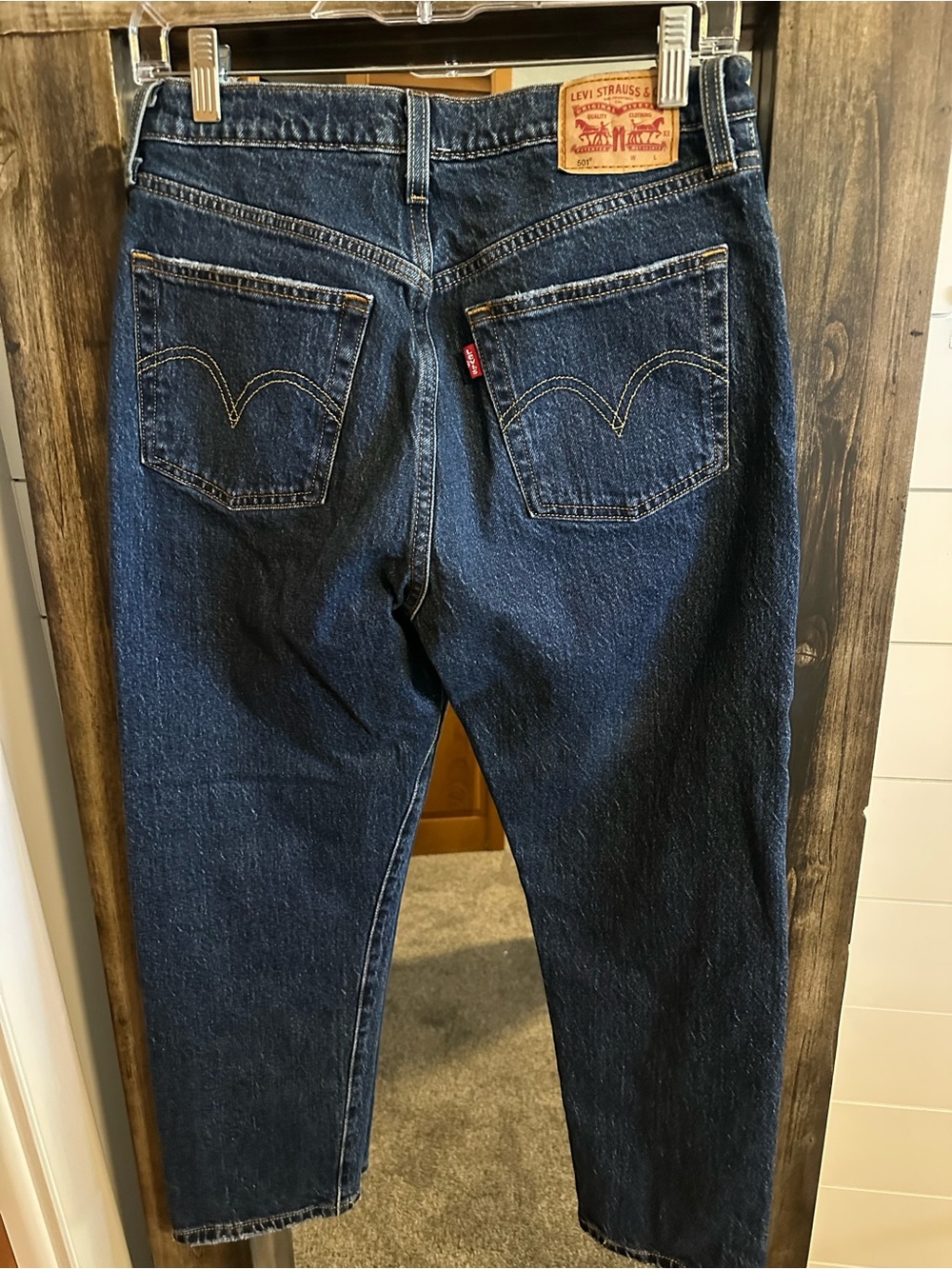 Levi’s 501 Women’s Jeans W28 L26 Dark Wash Distressed Straight Leg Button Fly